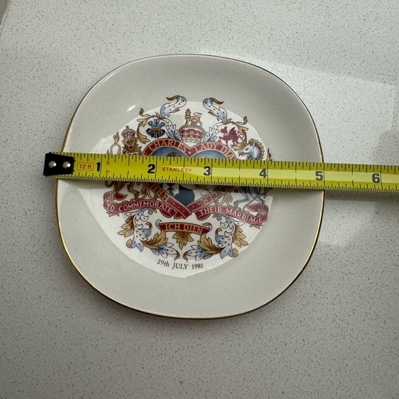 Vintage Prince Charles and Princess Diana Collector Wedding Plate - Picture 8 of 9